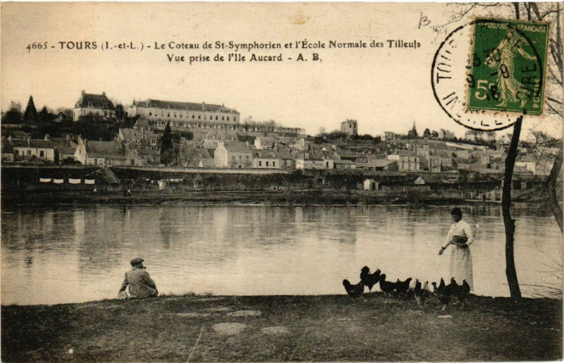 Carte postale ancienne Tours (I.-et-L.) - Le Coteau de St-Symphoien et l'ecole Normale à Tours