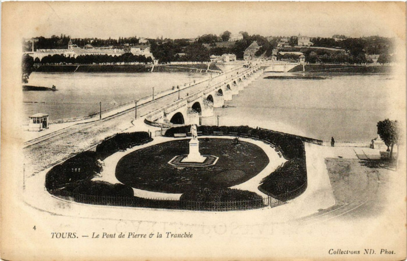 Carte postale ancienne Tours - Le Pont de Pierre & la Tranchee à Tours