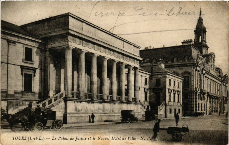 Carte postale ancienne Tours (I.-et-L.) -Le Palais de Justice et le Nouvel Hotel-de-Ville à Tours