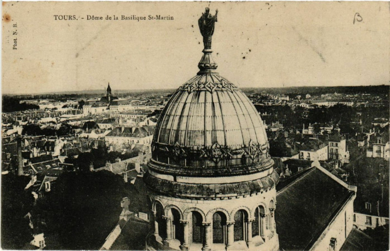 Carte postale ancienne Tours - Dome de la Basilique St-Martin à Tours