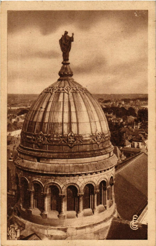 Carte postale ancienne Tours - Dome de la Basilique à Tours