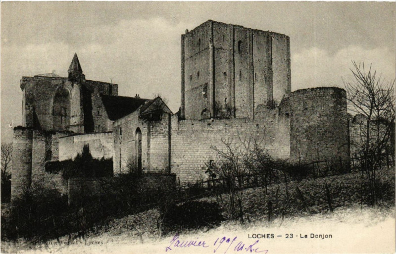 Carte postale ancienne Loches - Le Donjon à Loches