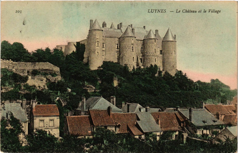 Carte postale ancienne Luynes - Le Chateau et le Village à Luynes