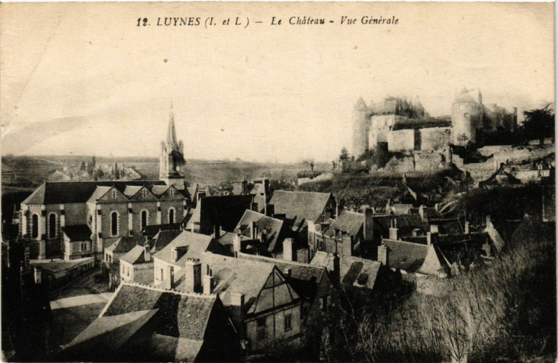 Carte postale ancienne Luynes - Le Chateau - Vue générale à Luynes