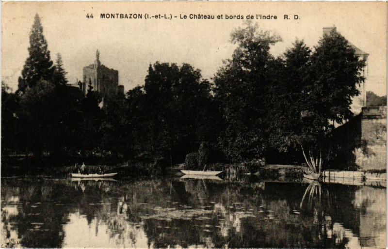 Carte postale ancienne Montbazon - Le Chateau et bords de L'indre à Montbazon