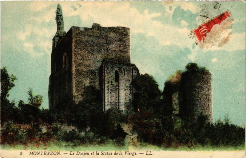 Carte postale ancienne Montbazon - Le Donjon et la Statue de la Vierge à Montbazon