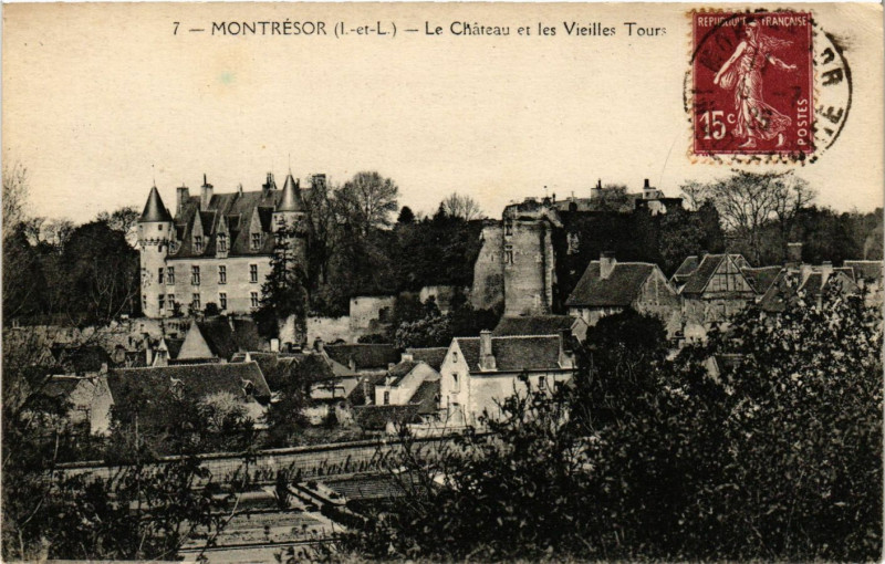 Carte postale ancienne Montresor - Le Chateau et les Vieilles Tours à Montrésor