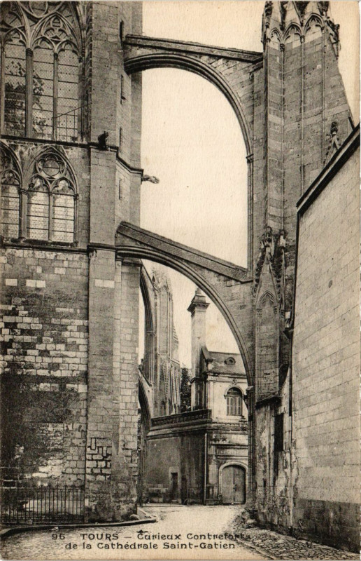 Carte postale ancienne Tours - Carieux Contreforte de la Cahédrale St-Gatien à Tours