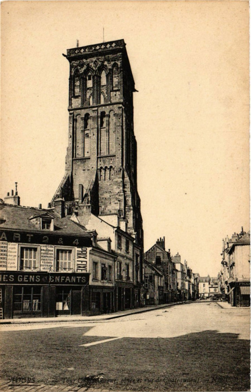 Carte postale ancienne Tours - Tour Charlemagne pince et rue de Chateauneuf à Tours