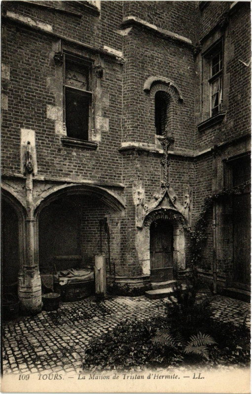 Carte postale ancienne Tours - La Maison de Tristan d'Hermite à Tours