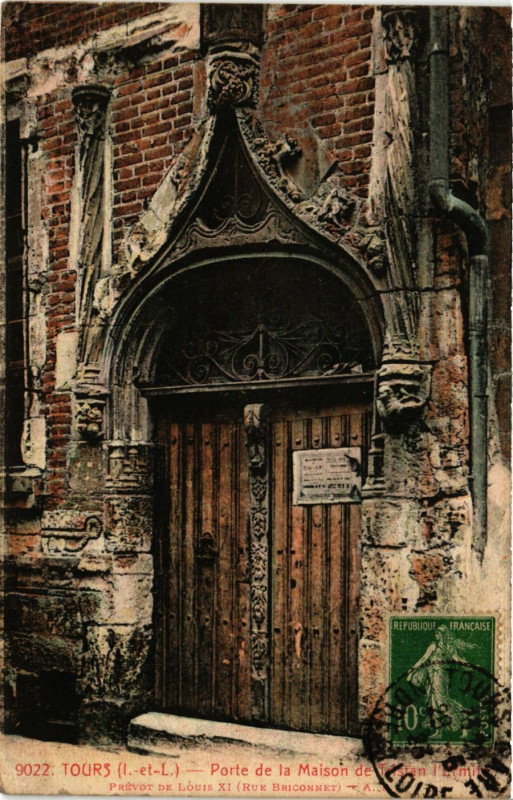 Carte postale ancienne Tours - Porte de la Maison à Tours