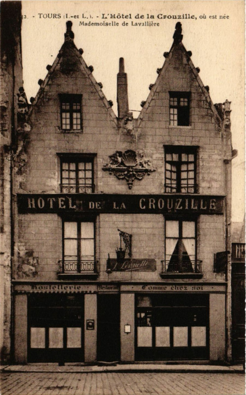 Carte postale ancienne Tours - L'Hotel de la Crouzille à Tours