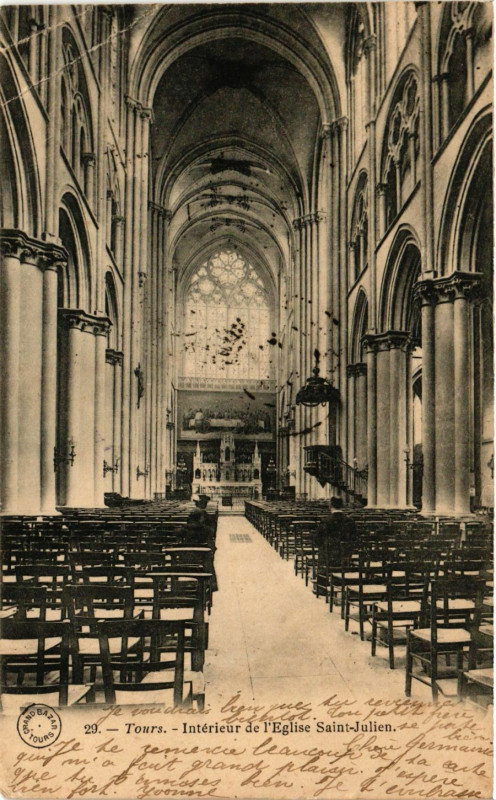 Carte postale ancienne Tours - Intérieur de l'Eglise à Tours