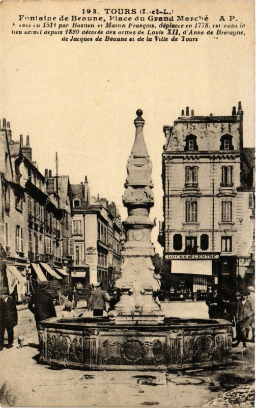 Carte postale ancienne Tours - Fontaine de Beaune à Tours