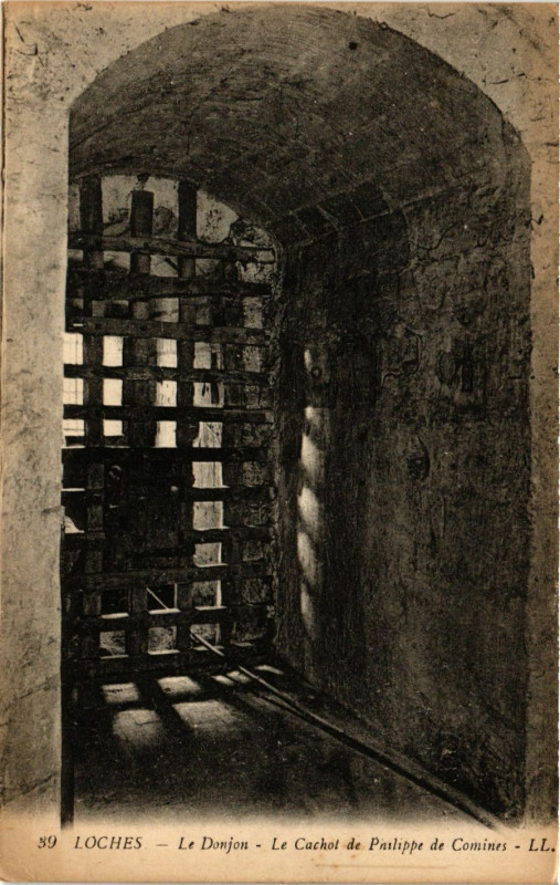 Carte postale ancienne Loches - Le Donjon à Loches