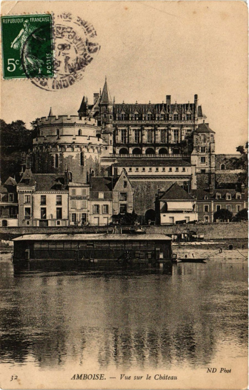 Carte postale ancienne Amboise - Vue sur le Chateau à Amboise