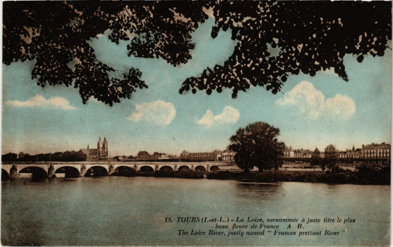 Carte postale ancienne Tours -La Loire surnommée a juste titre le plus benu feuvre à Tours