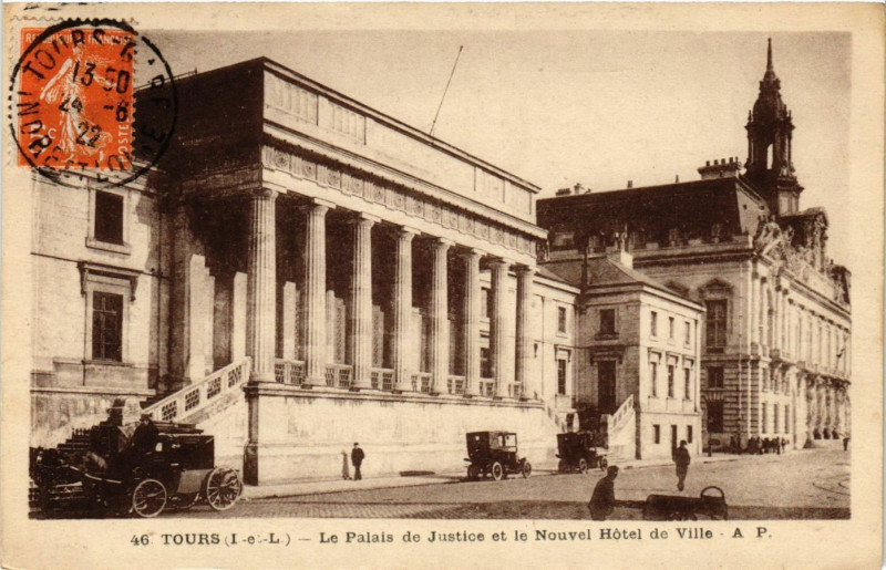Carte postale ancienne Tours - Le Palais de Justice et le Nouvel Hotel de Ville à Tours