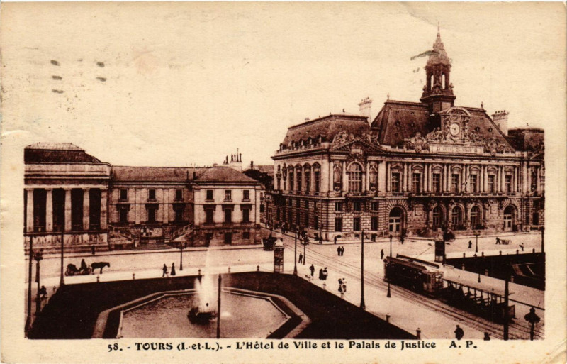 Carte postale ancienne Tours - L'Hotel deVille et le Palais de Justice à Tours