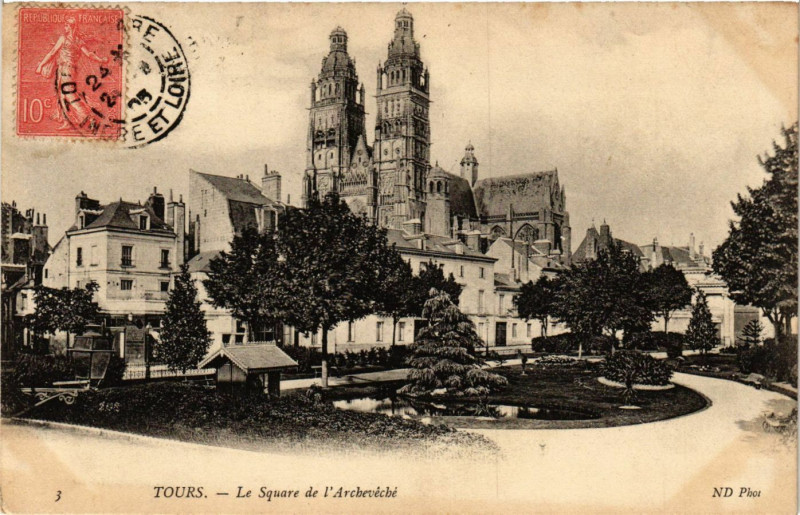 Carte postale ancienne Tours - Le Square de l'Archevéché à Tours