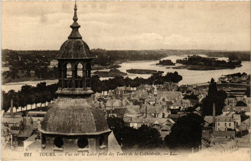 Carte postale ancienne Tours - Vue sur la Loire prise des Tours de la Cathédrale à Tours