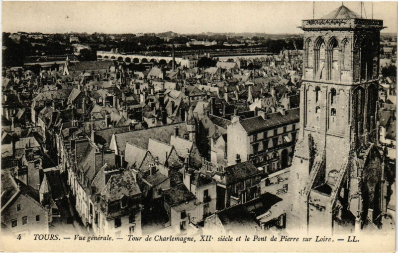 Carte postale ancienne Tours - Vue générale - Tour de Charlemagne Xii s. et le Pont de.. à Tours