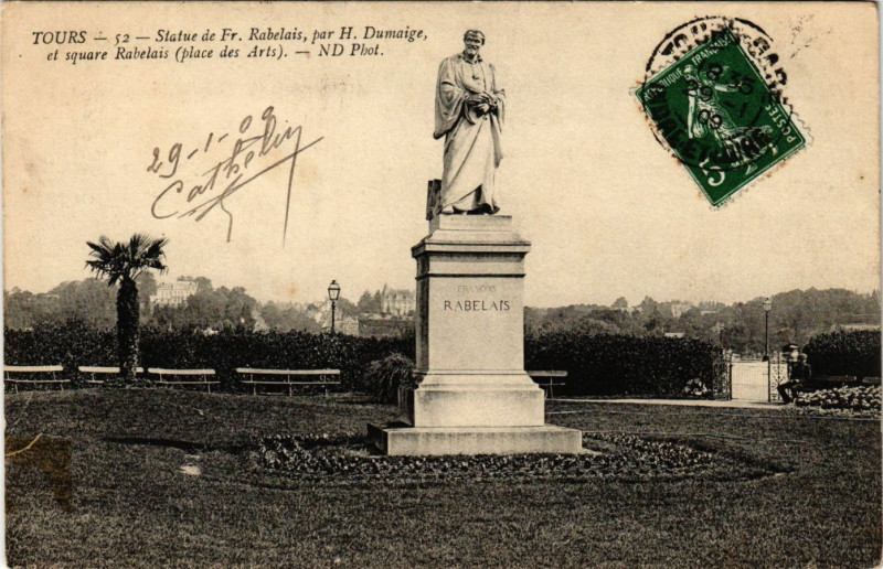 Carte postale ancienne Tours - Statue de Fr.Rabelais par H.Dumaige et square Rabelais à Tours