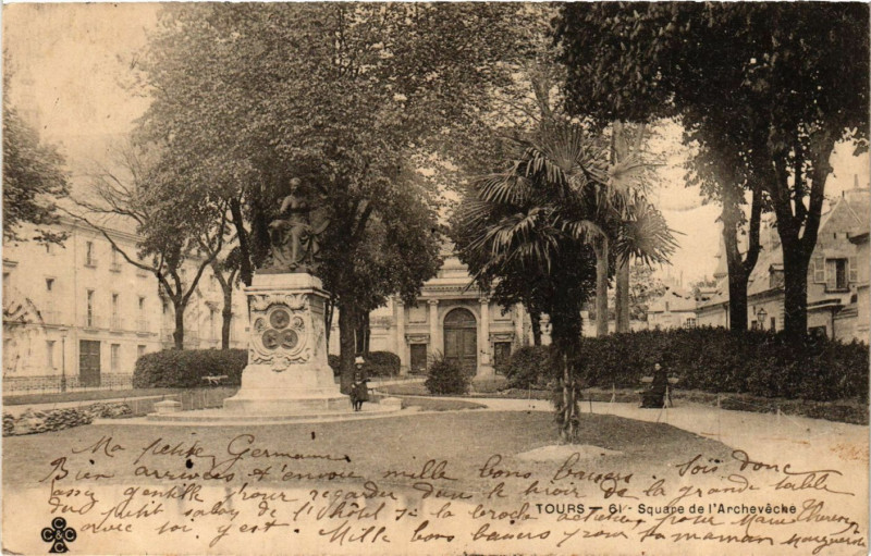 Carte postale ancienne Tours - Square de l'Archevéché à Tours