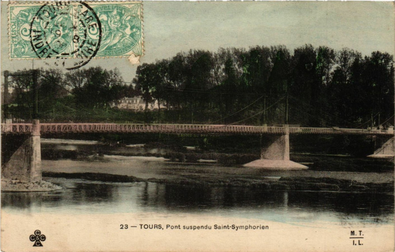 Carte postale ancienne Tours - Pont suspendu St-Symphorien à Tours