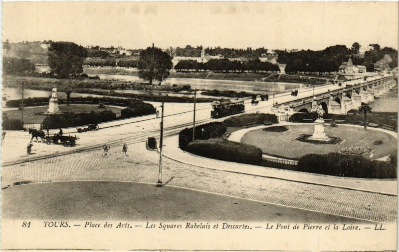 Carte postale ancienne Tours - Place des Arts -Les Squares Rabelais et Descartes -Le Pont à Tours