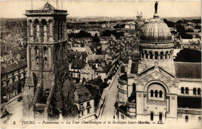 Carte postale ancienne Tours - Panorama - La Tour Charlemagne et la Basilique St-Martin à Tours