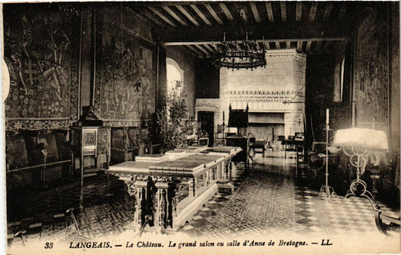 Carte postale ancienne Langeais - Le Chateau. Le grand salon on salle d'Anne de Bretagne à Langeais