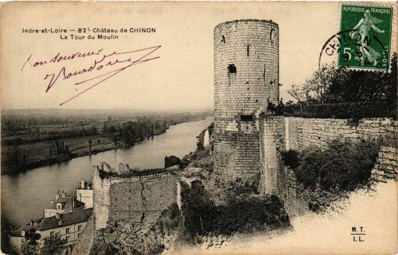 Carte postale ancienne Indre-et-Loire - Chateau de Chinon - La Tour du Moulin à Chinon