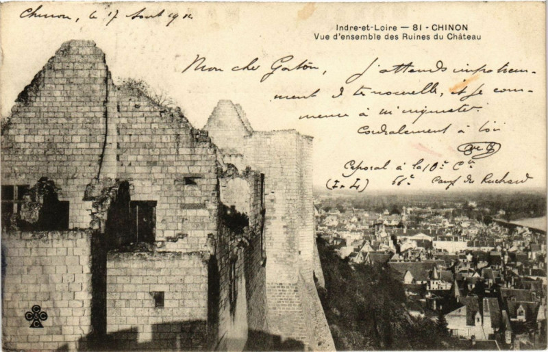 Carte postale ancienne Indre-et-Loire - Chinon - Vue d'ensemble des Ruines du Chateau à Chinon