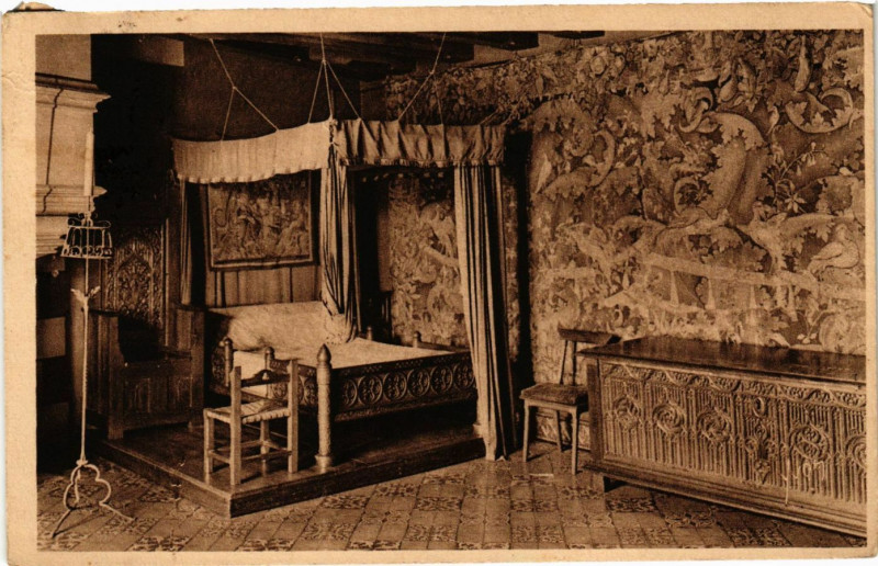 Carte postale ancienne Château de Langeais - Chambre à coucher - Tapisserie du XVe siècle à Langeais