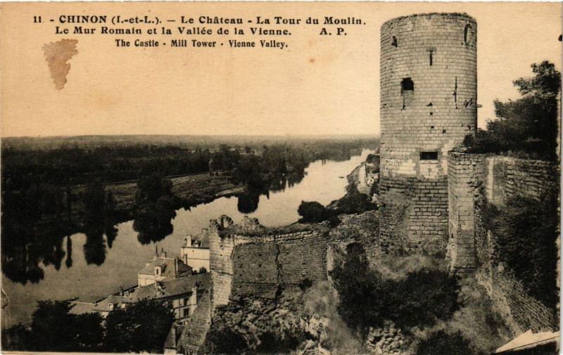 Carte postale ancienne Chinon - Le Chateau - La Tour du Moulin - Le Mur Romain à Chinon