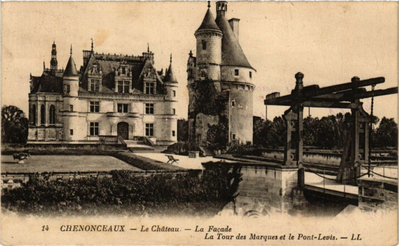 Carte postale ancienne Chenonceaux - Le Chateau - La Facade-La Tour des Marques et le à Chenonceaux