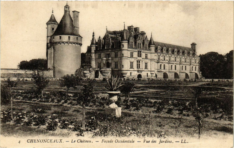 Carte postale ancienne Chenonceaux - Le Chateau - Facade Orientale - Vue des Jardins à Chenonceaux