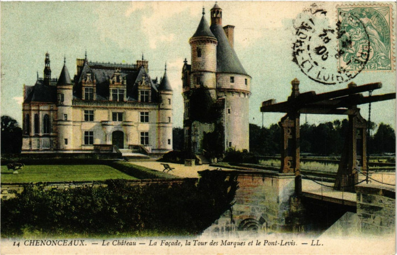 Carte postale ancienne Chenonceaux - Le Chateau - La Facde la Tour des Marques et le Pont à Chenonceaux