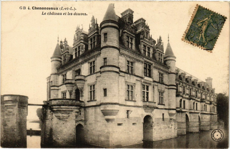 Carte postale ancienne Chenonceaux - Le Chateau et les douves à Chenonceaux