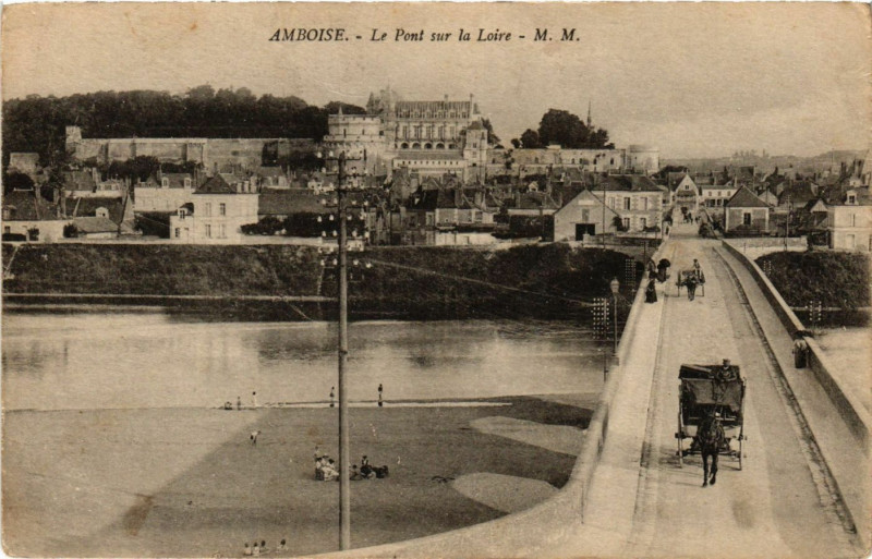 Carte postale ancienne Amboise - Le Pont sur la Loire à Amboise