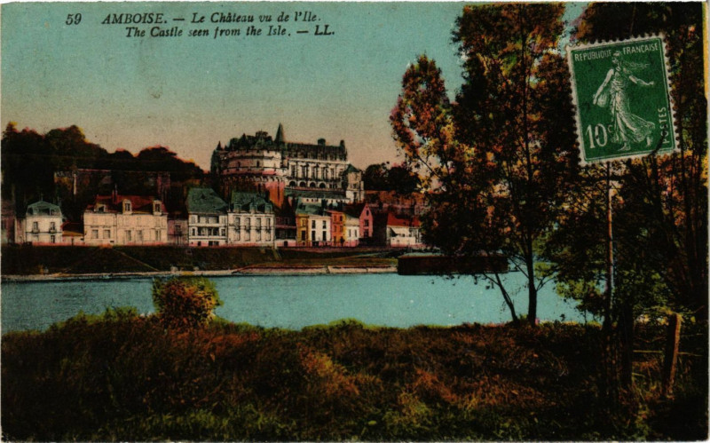 Carte postale ancienne Amboise - Le Chateau vi de l'Ile - The Castle séen from the Isle à Amboise