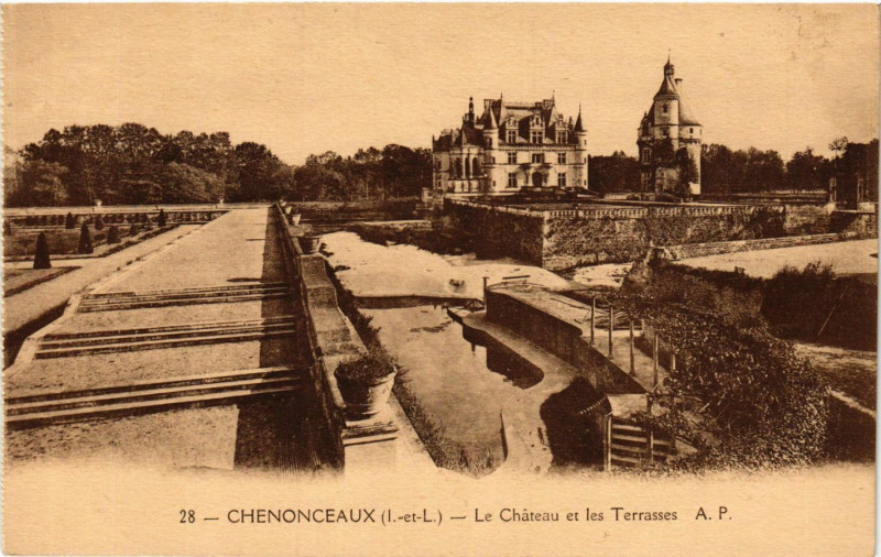 Carte postale ancienne Chenonceaux - Le Chateau et les Terrasses à Chenonceaux