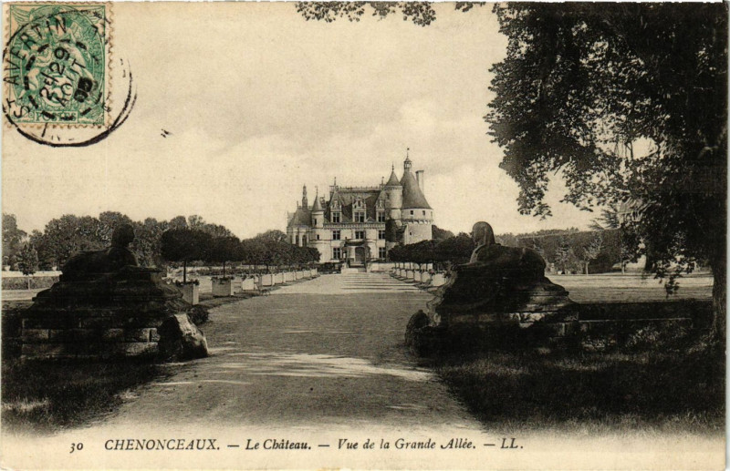 Carte postale ancienne Chenonceaux-Le Chateau - Vue de la Grande Allée à Chenonceaux