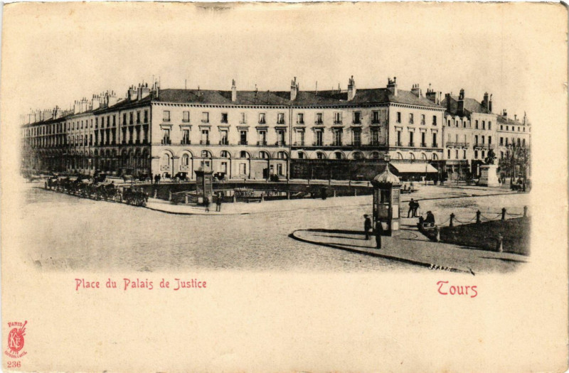 Carte postale ancienne Place du Palais de Justice - Tours à Tours