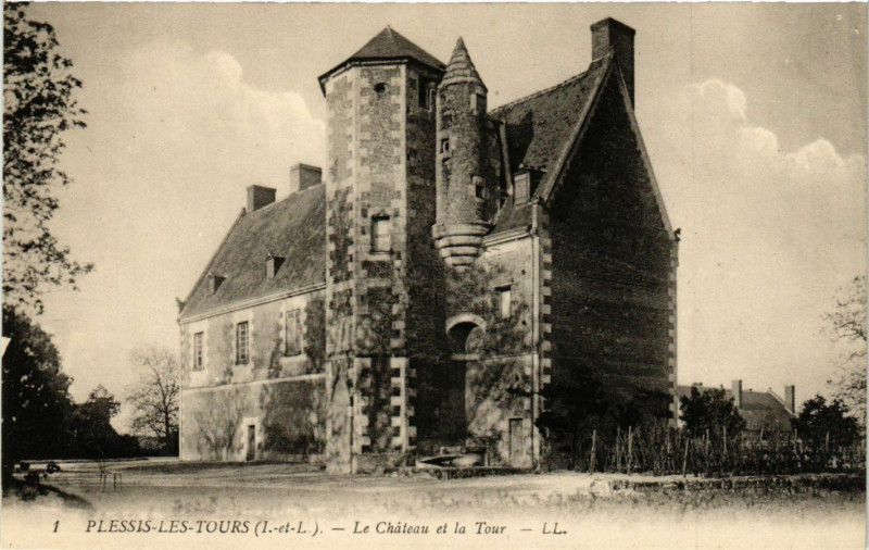 Carte postale ancienne Plessis-les-Tours - Le Chateau et la Tour à Tours