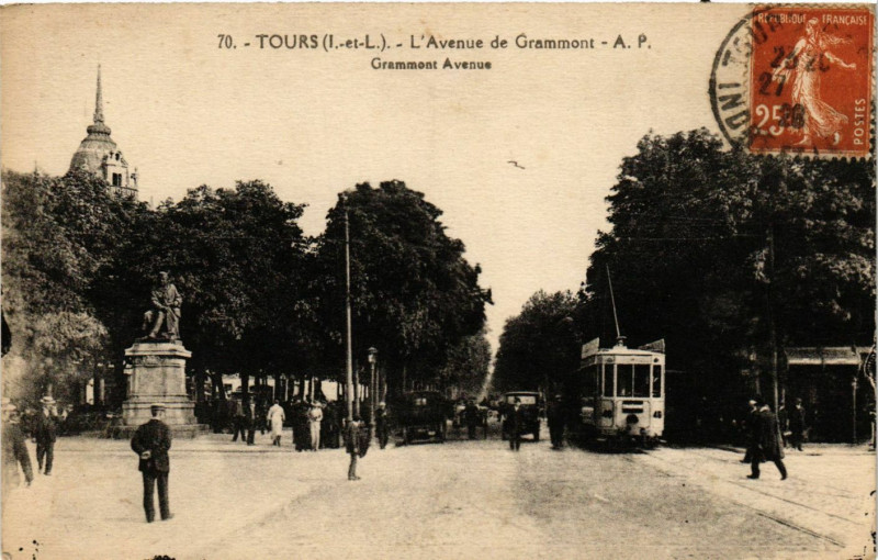 Carte postale ancienne Tours - L'Avenue de Grammont à Tours
