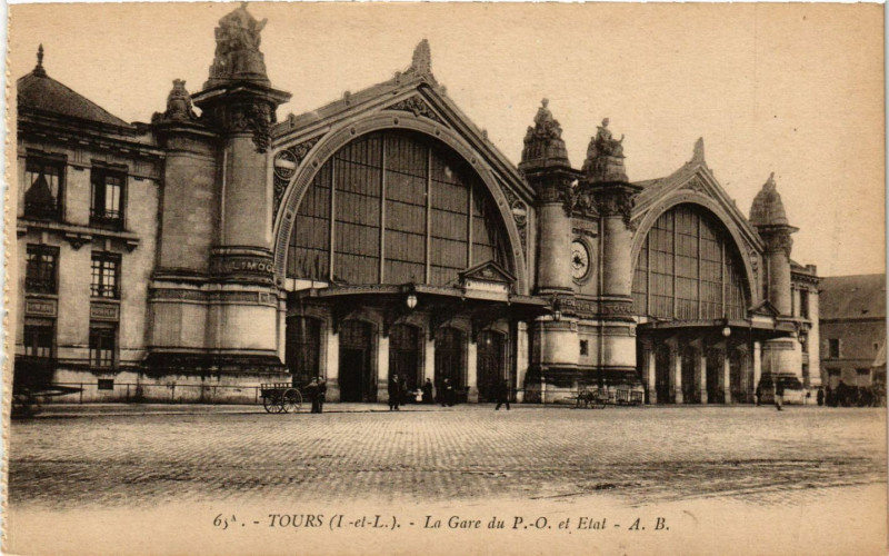 Carte postale ancienne Tours - La Gare du P.O. et Etat à Tours