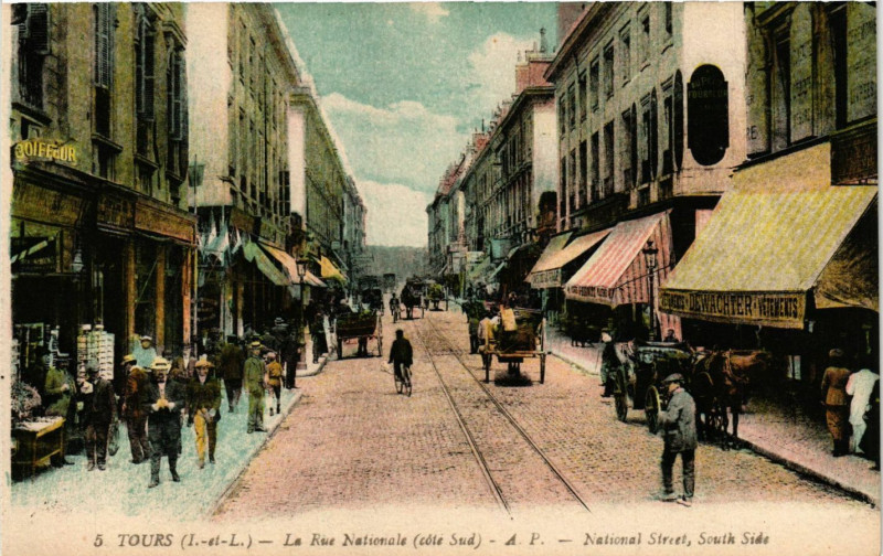 Carte postale ancienne Tours - La Rue Nationale (coté Sud) à Tours