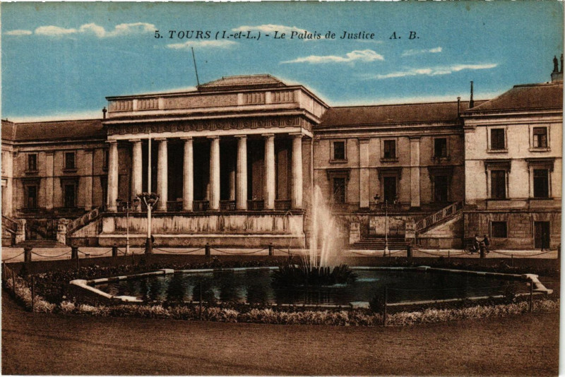 Carte postale ancienne Tours - Le Palais de Justice à Tours
